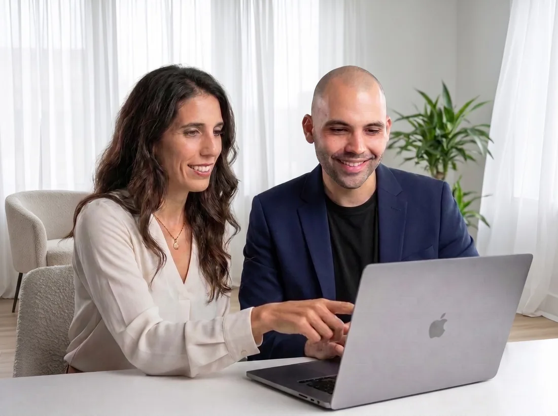 Andreia and Miguel, founders of AM Digital Solutions, working together on a laptop